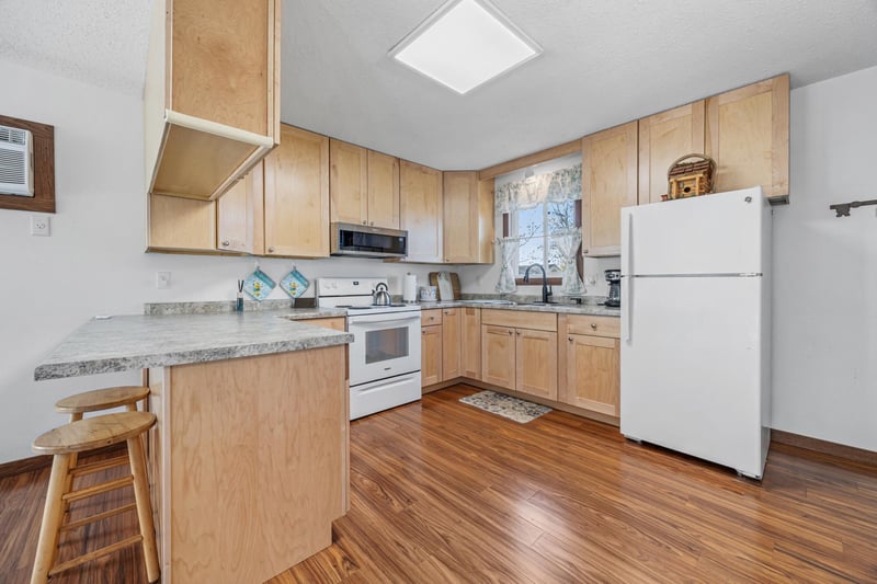 15690 Blackhawk Rd, Lake Park, MN 56554