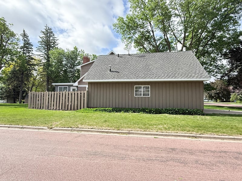 234 N 2nd Ave E, Truman, MN 56088