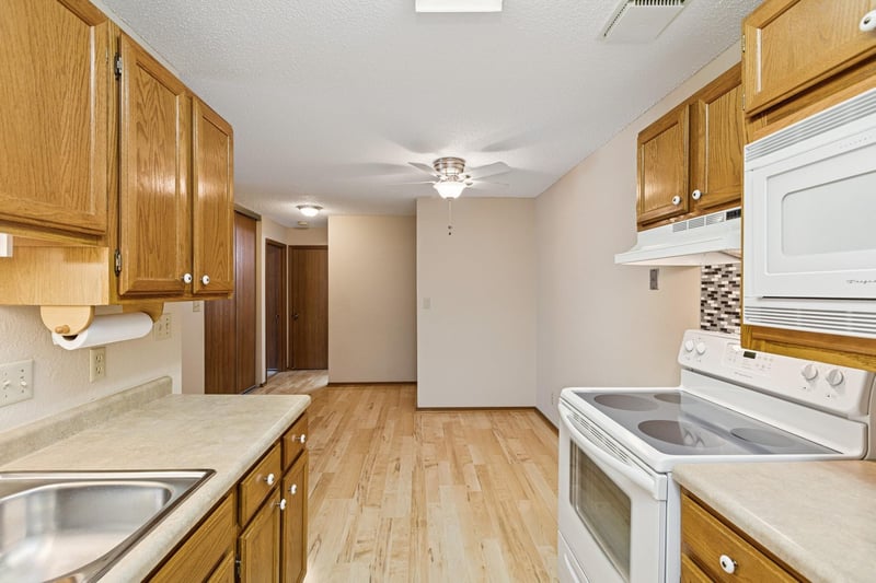 4 Pine Tree Dr #324, Arden Hills, MN 55112