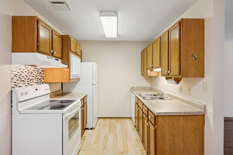 4 Pine Tree Dr #324, Arden Hills, MN 55112