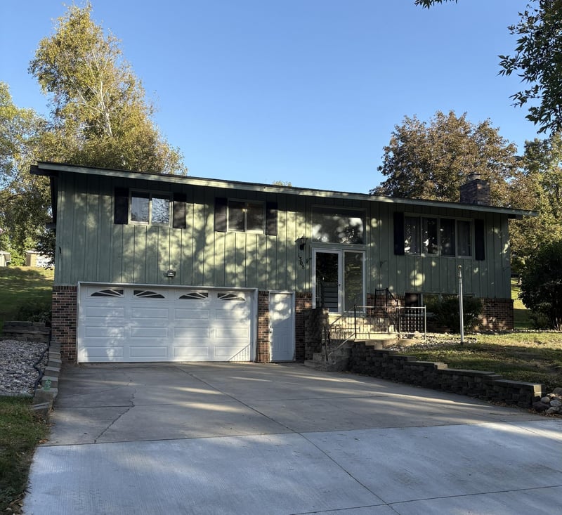 1308 Oak Dr, Montevideo, MN 56265