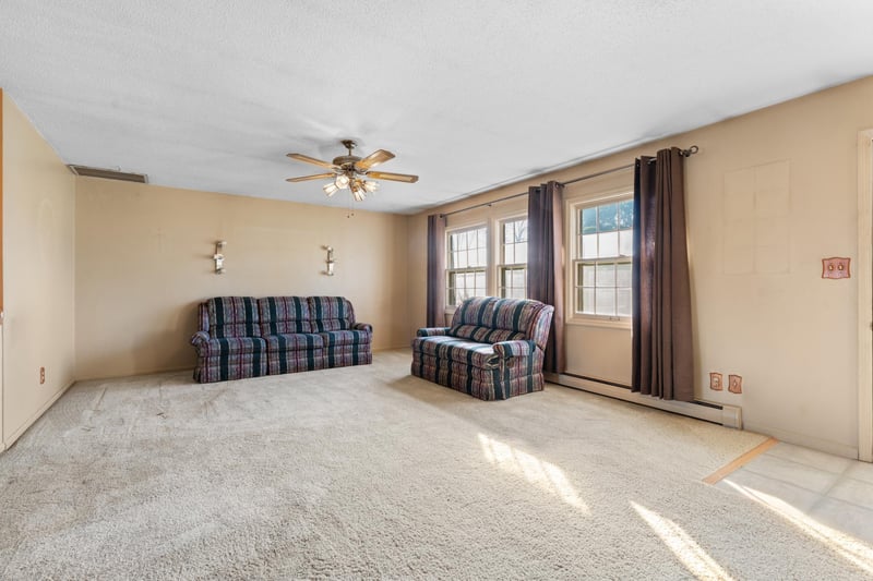 19 5th St SE, Eyota, MN 55934