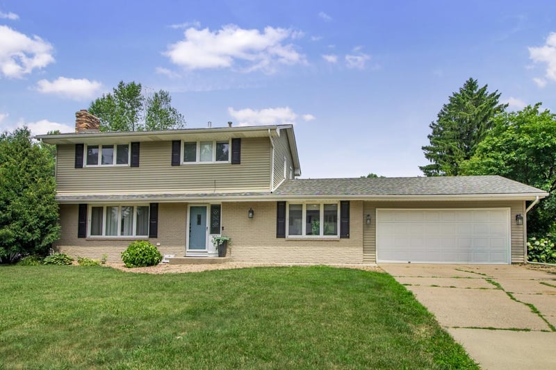3416 Clark St, Burnsville, MN 55337