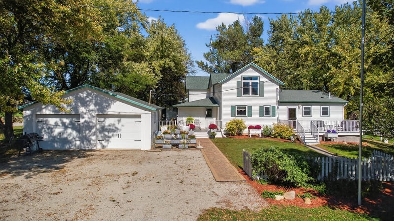 56066 210th Ave, West Concord, MN 55985