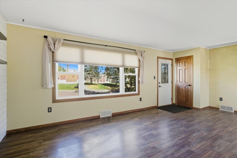 328 Walnut Ave, Carlton, MN 55718