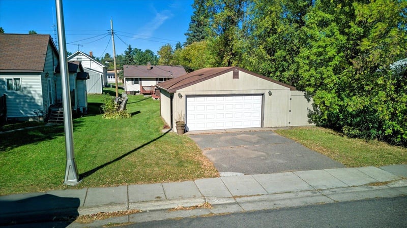 328 Walnut Ave, Carlton, MN 55718