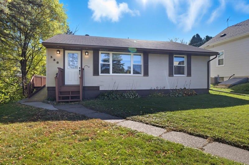 328 Walnut Ave, Carlton, MN 55718