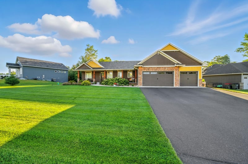 563 Elins Lake Rd SE, Cambridge, MN 55008