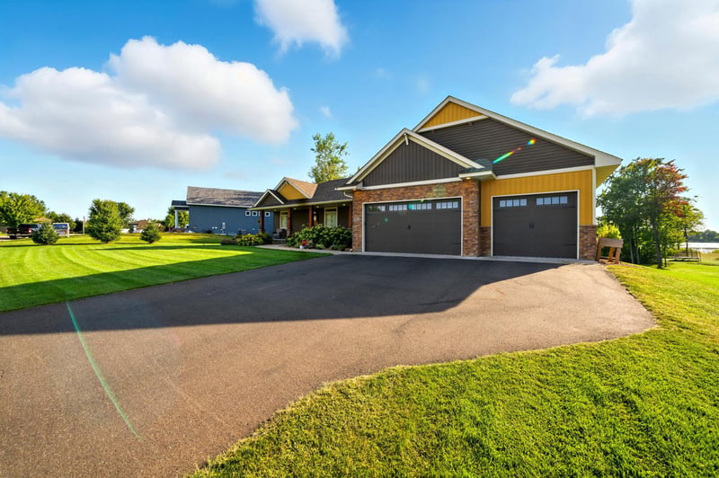 563 Elins Lake Rd SE, Cambridge, MN 55008
