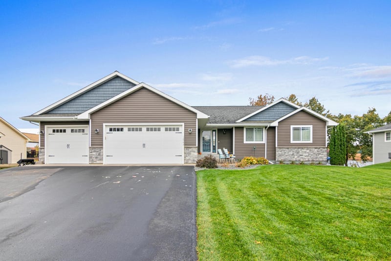 12743 314th St, Lindstrom, MN 55045