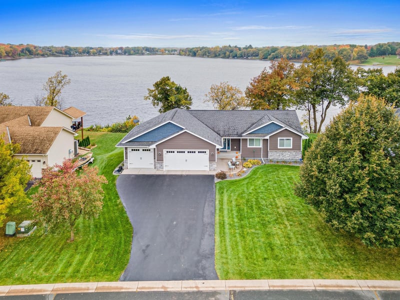 12743 314th St, Lindstrom, MN 55045