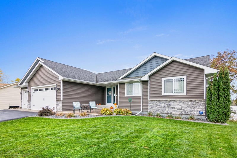 12743 314th St, Lindstrom, MN 55045