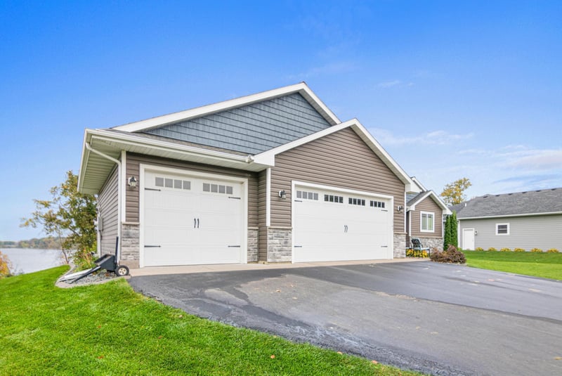 12743 314th St, Lindstrom, MN 55045