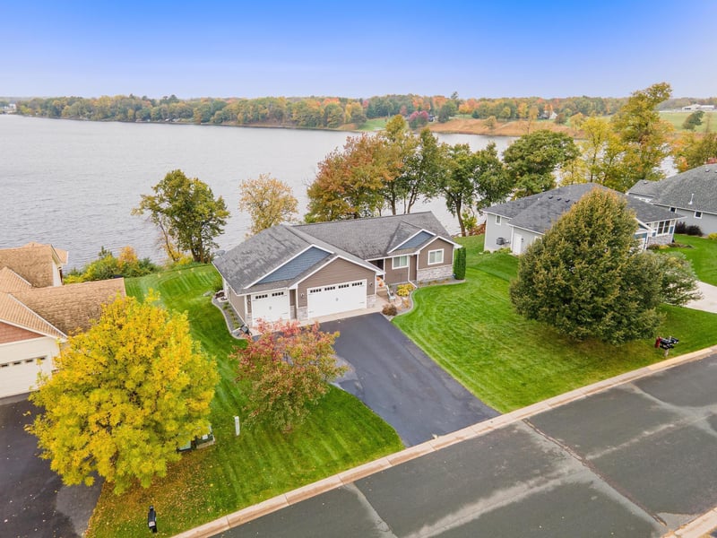 12743 314th St, Lindstrom, MN 55045