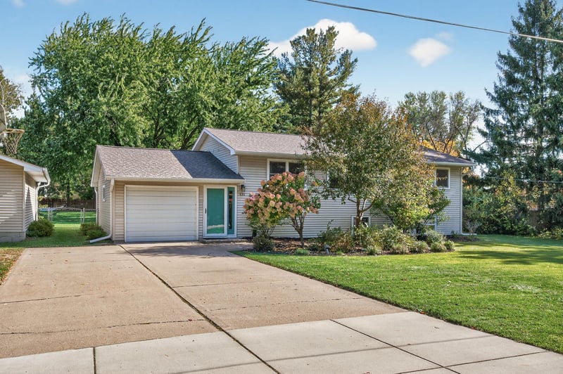 131 Quality Ave S, Lakeland, MN 55043
