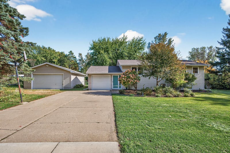 131 Quality Ave S, Lakeland, MN 55043