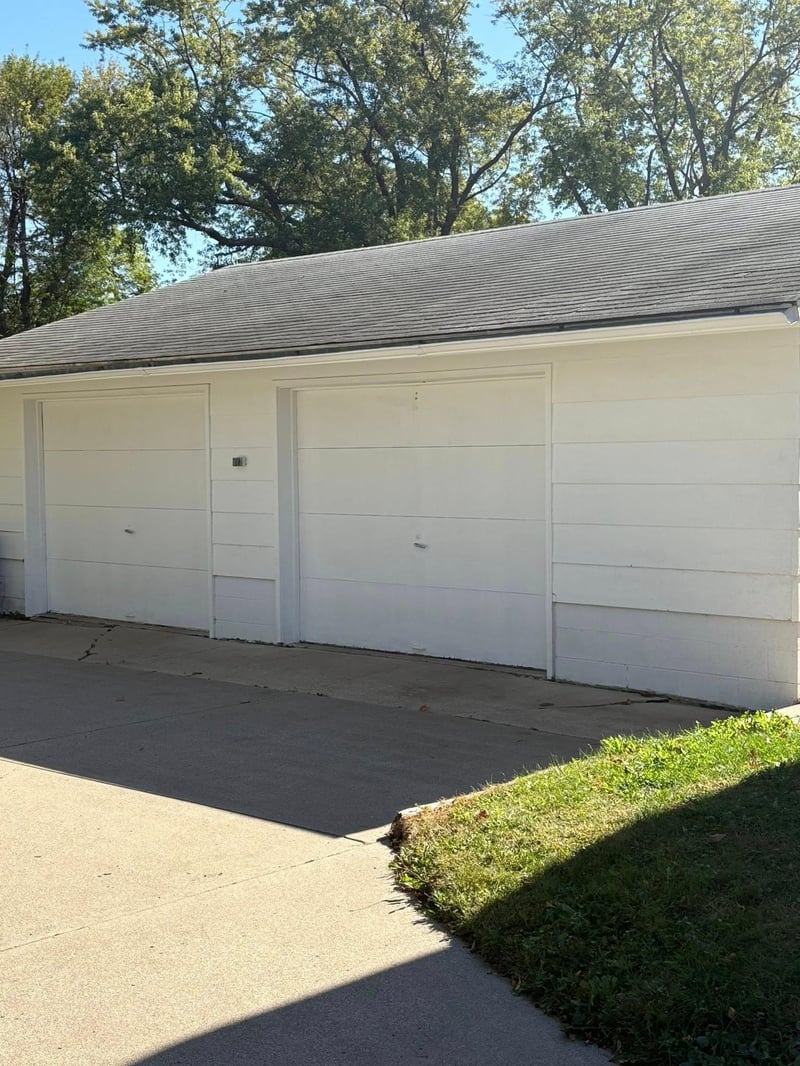 521 6th St SW, Waseca, MN 56093
