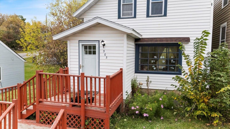303 6th Ave, Bovey, MN 55709