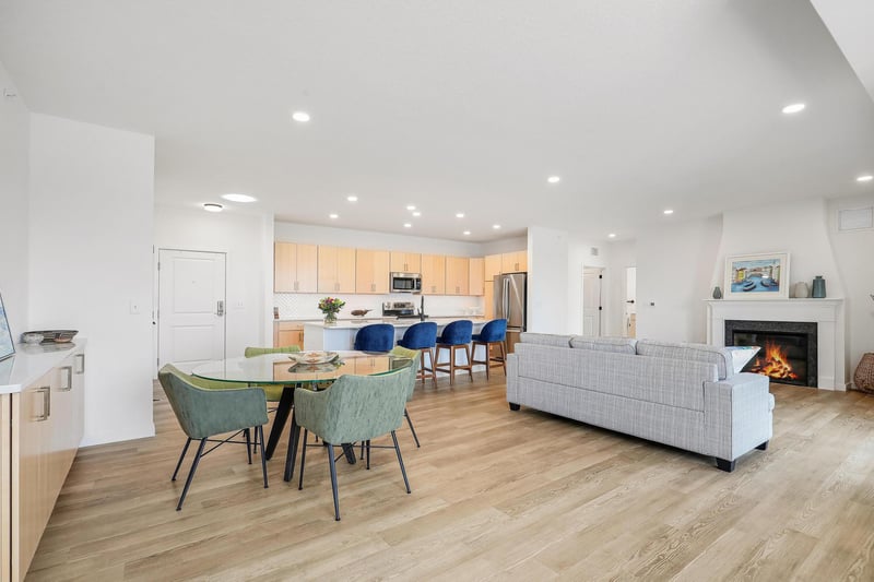 1948 W Wayzata Blvd #308, Long Lake, MN 55356