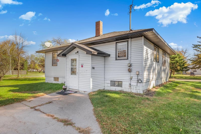 314 Martin St, Bowlus, MN 56314