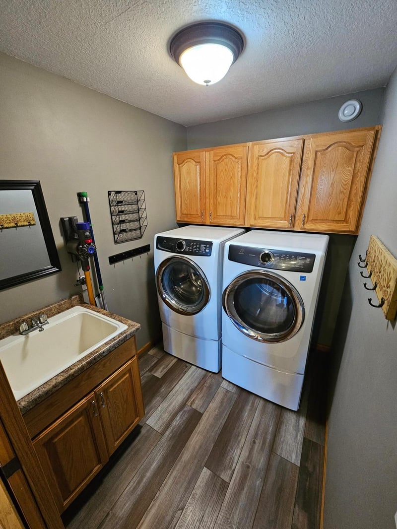 404 Crestview Ct, Goodhue, MN 55027