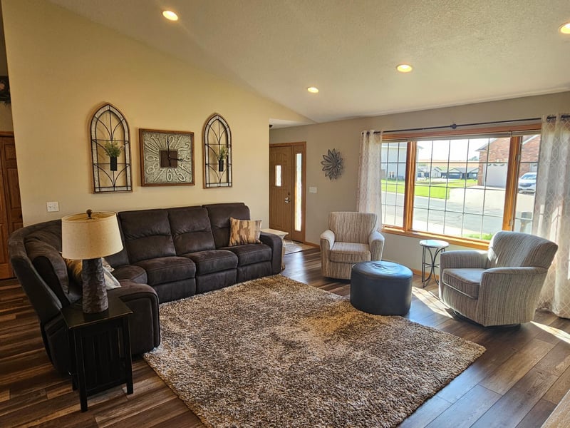404 Crestview Ct, Goodhue, MN 55027