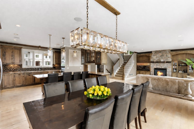 2051 Pinehurst Dr, Chanhassen, MN 55317