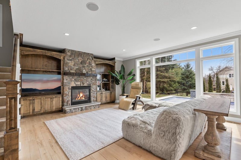 2051 Pinehurst Dr, Chanhassen, MN 55317