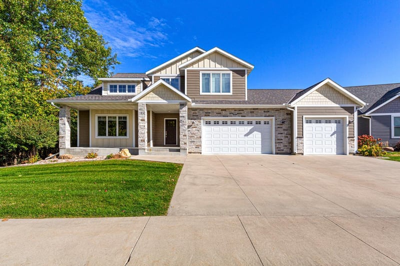 317 Oak Marsh Dr, Mankato, MN 56001