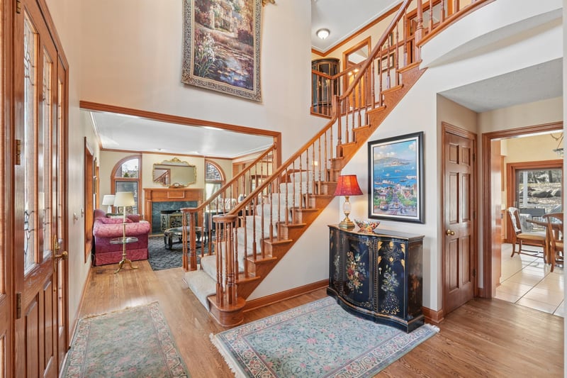 1438 Kings Wood Rd, Eagan, MN 55122