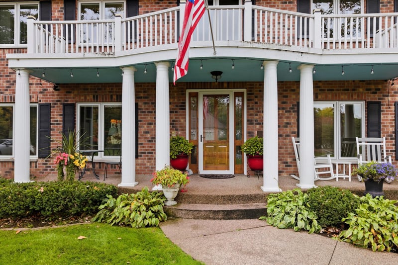 1438 Kings Wood Rd, Eagan, MN 55122