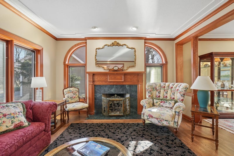 1438 Kings Wood Rd, Eagan, MN 55122