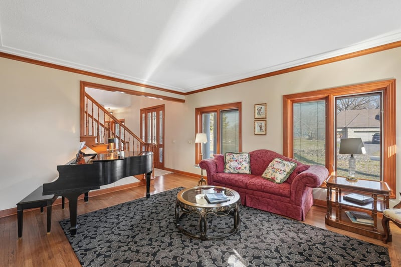 1438 Kings Wood Rd, Eagan, MN 55122