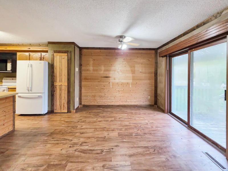 1402 Smith Ave, Waubun, MN 56589