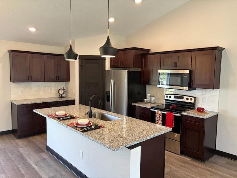 630 Cedar Ridge Ave, Le Center, MN 56057