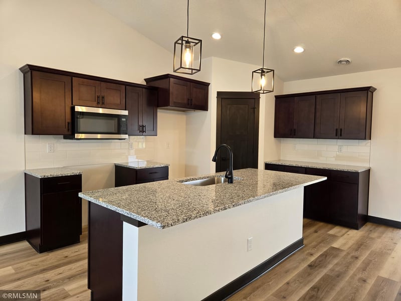 630 Cedar Ridge Ave, Le Center, MN 56057