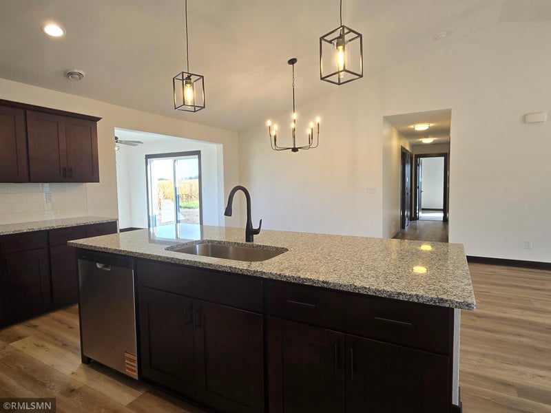 630 Cedar Ridge Ave, Le Center, MN 56057