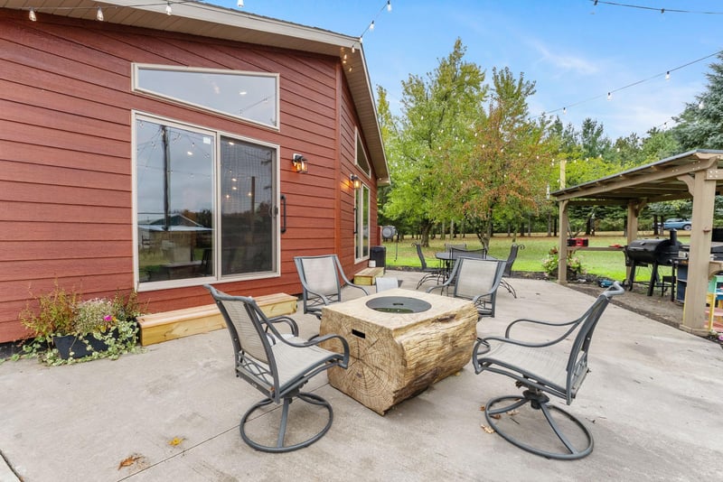 1376 257th Ave NW, Isanti, MN 55040