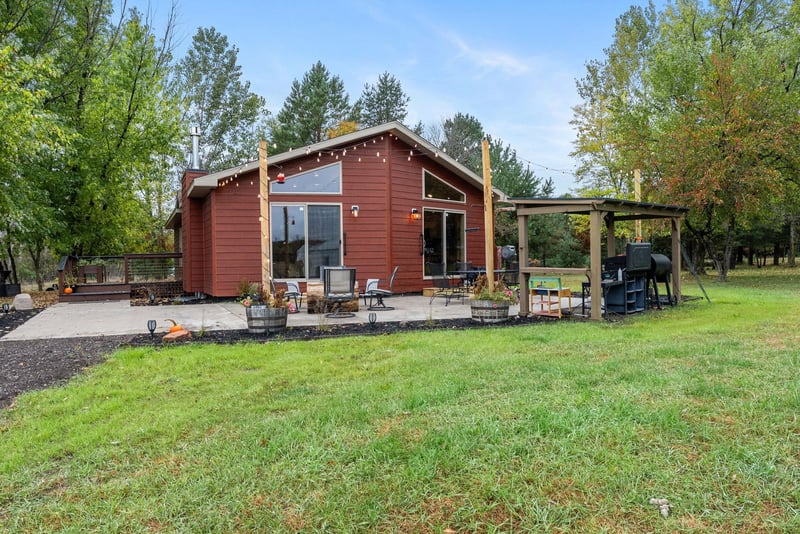 1376 257th Ave NW, Isanti, MN 55040
