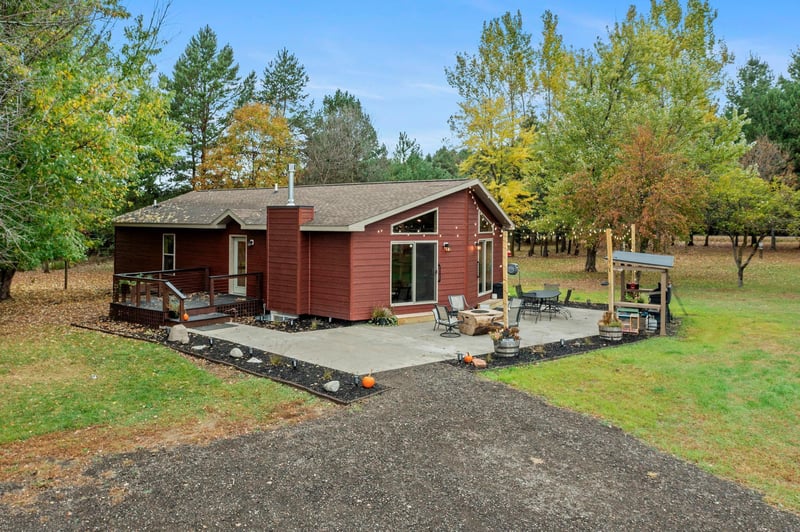 1376 257th Ave NW, Isanti, MN 55040