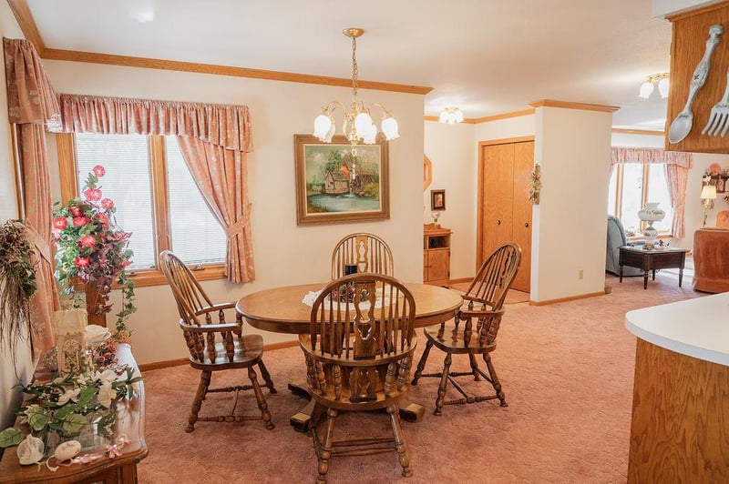208 W 6th St, Blue Earth, MN 56013