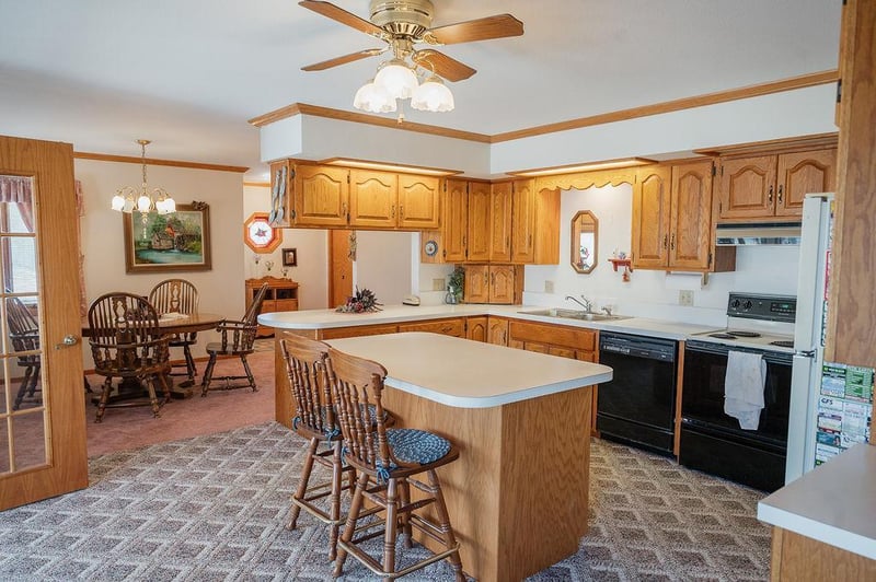 208 W 6th St, Blue Earth, MN 56013