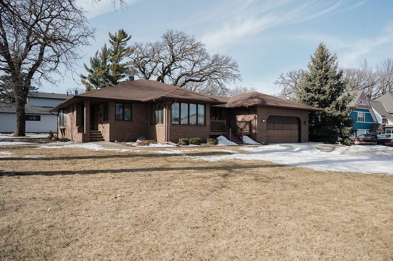 208 W 6th St, Blue Earth, MN 56013