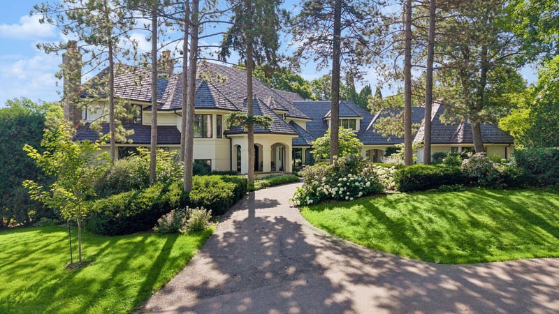 2505 Cedar Point Dr, Wayzata, MN 55391
