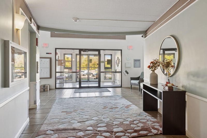 10501 Cedar Lake Rd #414, Minnetonka, MN 55305
