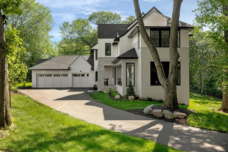 260 Eastwood Ct, Chanhassen, MN 55317