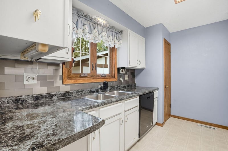 581 4th St E, Hector, MN 55342