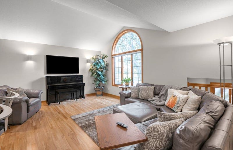 2930 Desoto St, Little Canada, MN 55117
