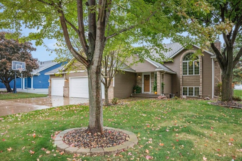 2930 Desoto St, Little Canada, MN 55117
