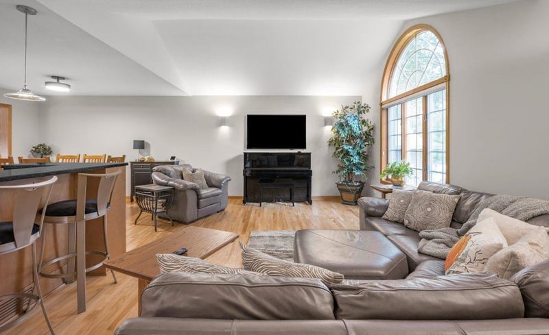 2930 Desoto St, Little Canada, MN 55117